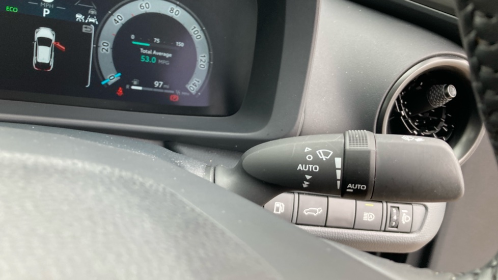 Toyota C-HR 1.8 Hybrid Design 5dr CVT Hybrid Hatchback - Image 33