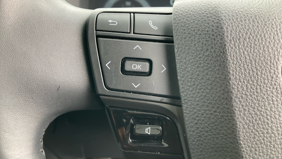 Toyota C-HR 1.8 Hybrid Design 5dr CVT Hybrid Hatchback - Image 38