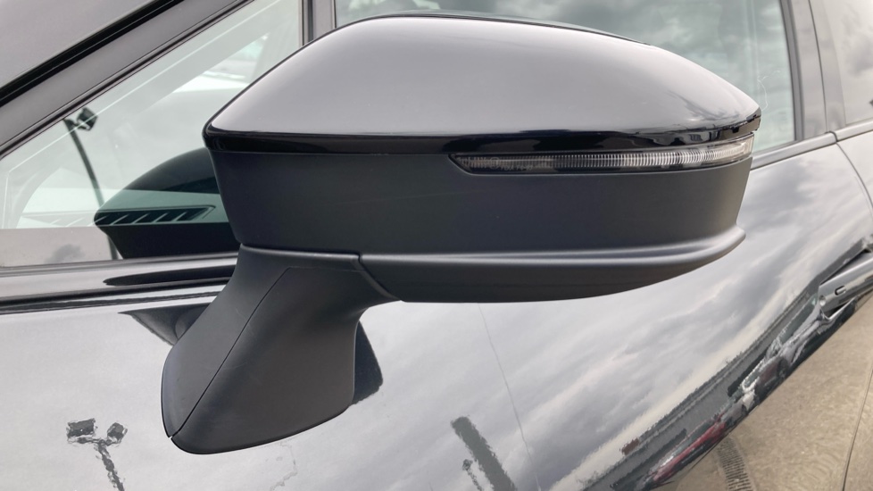 Toyota C-HR 1.8 Hybrid Design 5dr CVT Hybrid Hatchback - Image 50