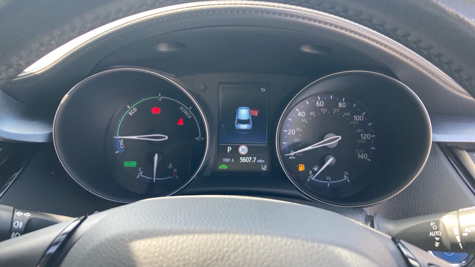 Toyota C-HR 1.8 Hybrid Design 5dr CVT Hybrid Hatchback - Image 11