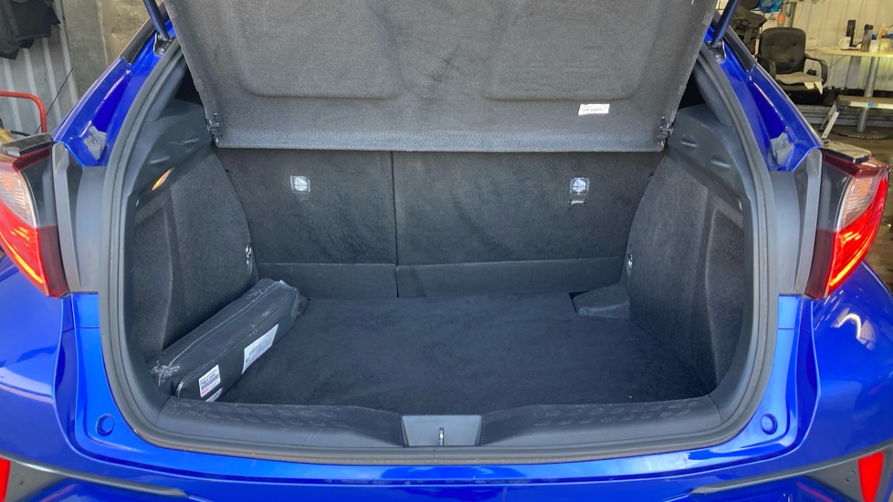 Toyota C-HR 1.8 Hybrid Design 5dr CVT Hybrid Hatchback - Image 13
