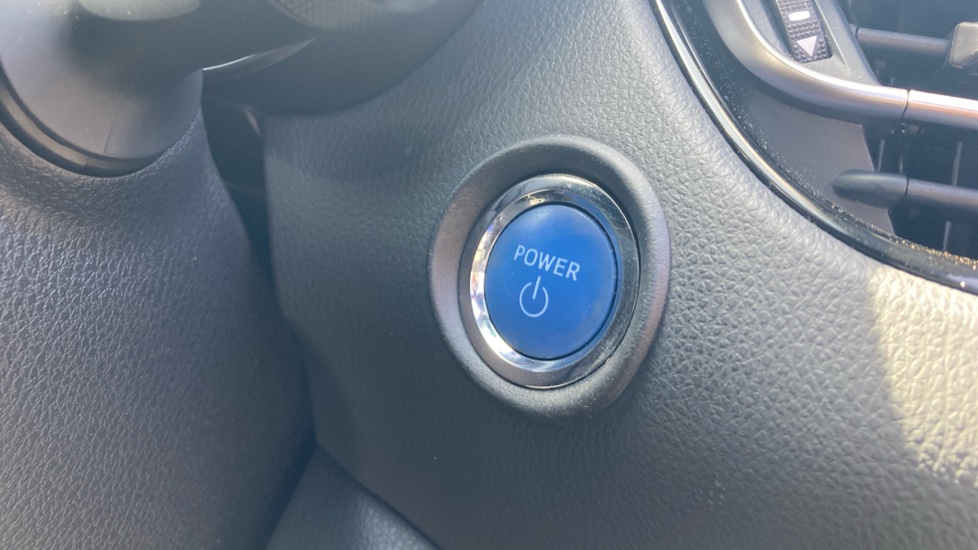 Toyota C-HR 1.8 Hybrid Design 5dr CVT Hybrid Hatchback - Image 16