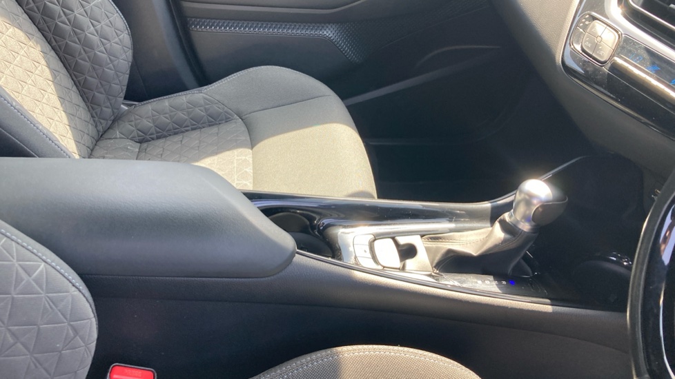 Toyota C-HR 1.8 Hybrid Design 5dr CVT Hybrid Hatchback - Image 18