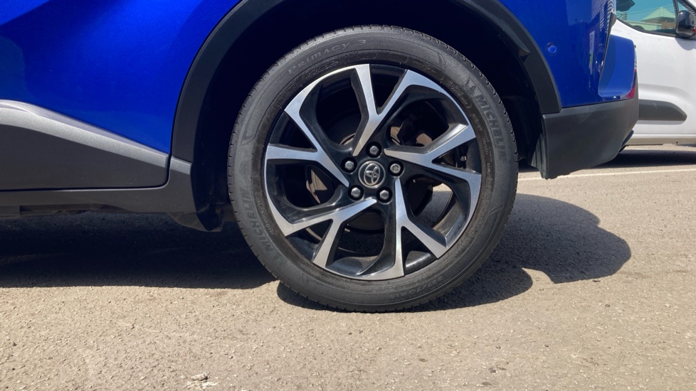 Toyota C-HR 1.8 Hybrid Design 5dr CVT Hybrid Hatchback - Image 25