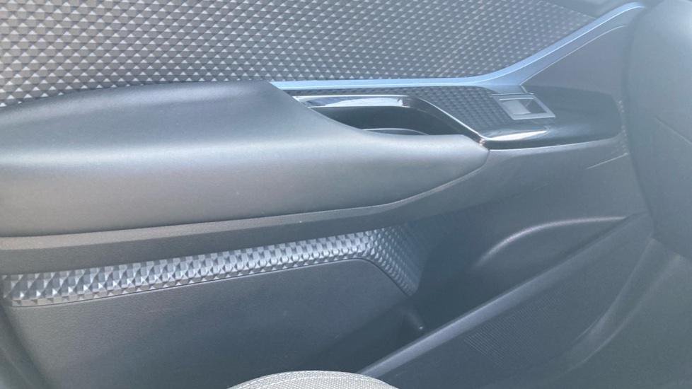 Toyota C-HR 1.8 Hybrid Design 5dr CVT Hybrid Hatchback - Image 27