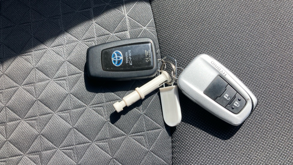 Toyota C-HR 1.8 Hybrid Design 5dr CVT Hybrid Hatchback - Image 28