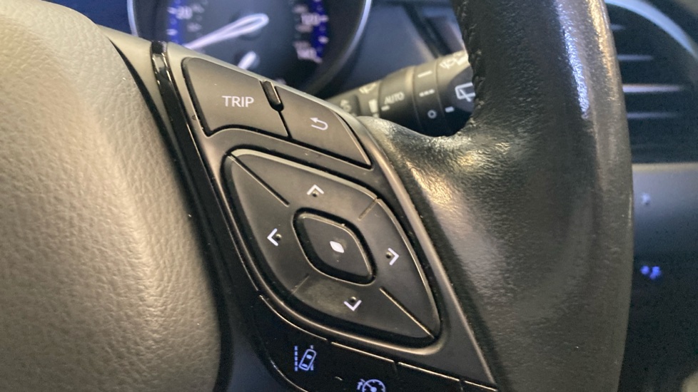 Toyota C-HR 1.8 Hybrid Design 5dr CVT Hybrid Hatchback - Image 30