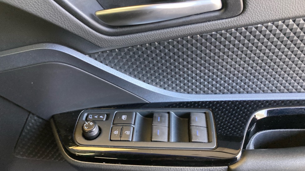 Toyota C-HR 1.8 Hybrid Design 5dr CVT Hybrid Hatchback - Image 31