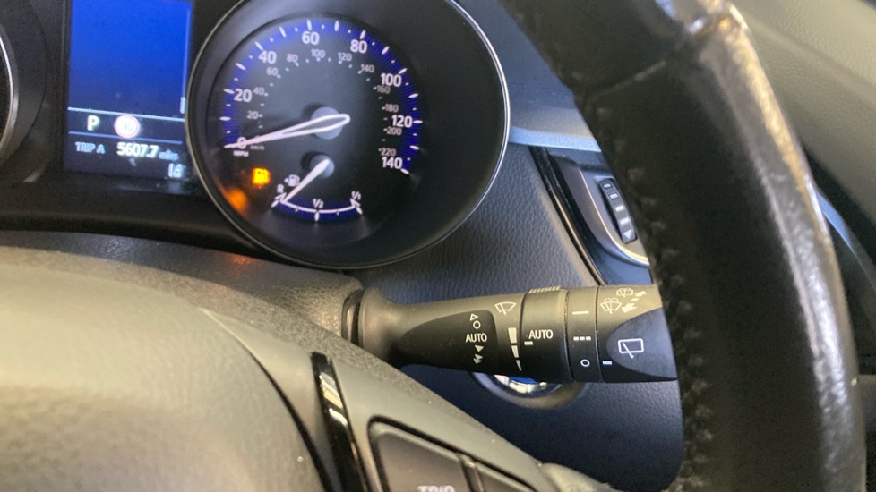 Toyota C-HR 1.8 Hybrid Design 5dr CVT Hybrid Hatchback - Image 32