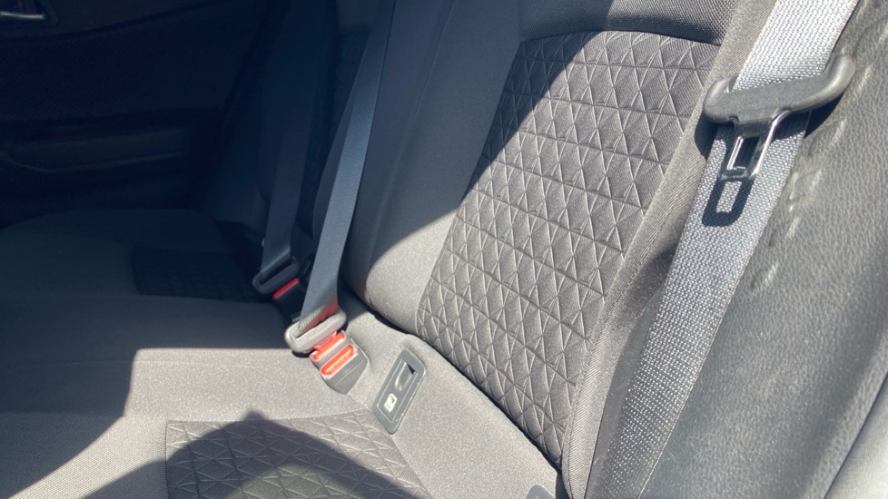 Toyota C-HR 1.8 Hybrid Design 5dr CVT Hybrid Hatchback - Image 38