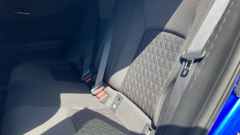 Toyota C-HR 1.8 Hybrid Design 5dr CVT Hybrid Hatchback - Image 39