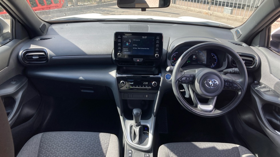 Toyota Yaris Cross 1.5 Hybrid Design 5dr CVT Hybrid Estate - Image 6