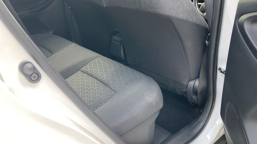 Toyota Yaris Cross 1.5 Hybrid Design 5dr CVT Hybrid Estate - Image 8