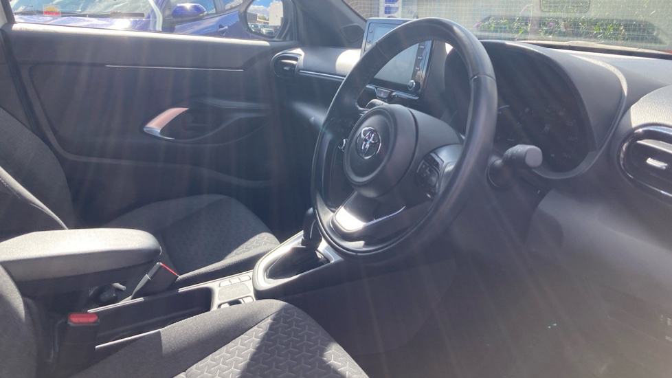 Toyota Yaris Cross 1.5 Hybrid Design 5dr CVT Hybrid Estate - Image 12