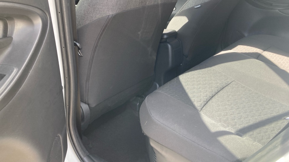 Toyota Yaris Cross 1.5 Hybrid Design 5dr CVT Hybrid Estate - Image 15