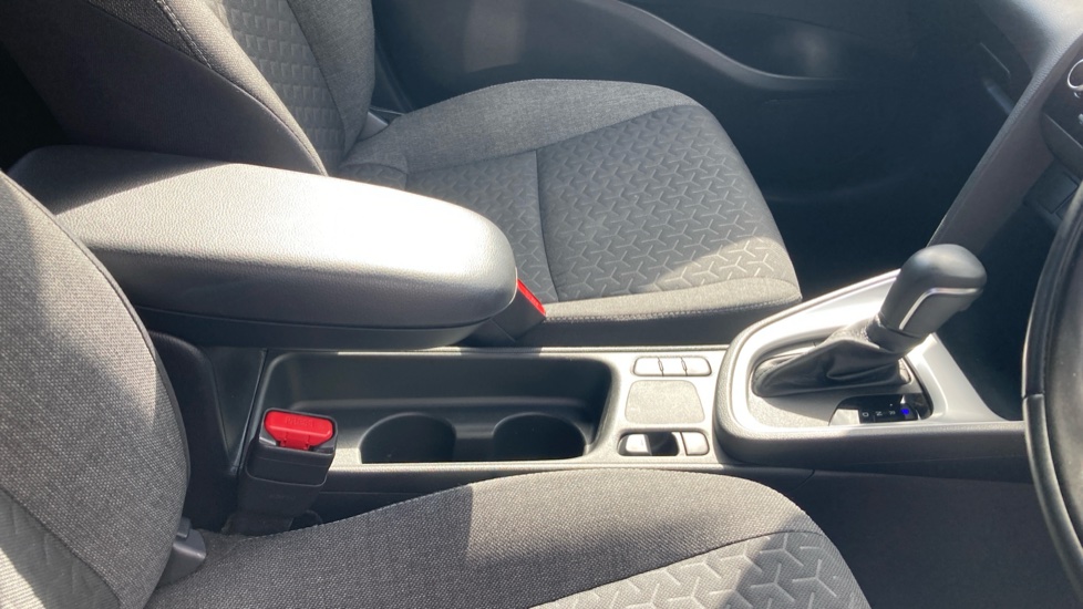 Toyota Yaris Cross 1.5 Hybrid Design 5dr CVT Hybrid Estate - Image 18