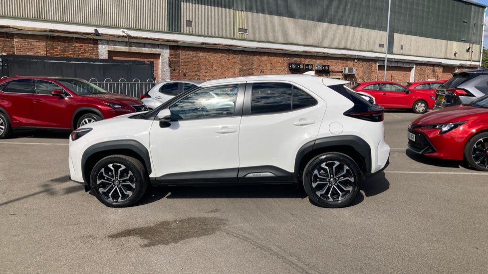 Toyota Yaris Cross 1.5 Hybrid Design 5dr CVT Hybrid Estate - Image 24