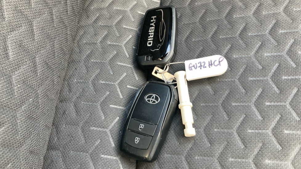 Toyota Yaris Cross 1.5 Hybrid Design 5dr CVT Hybrid Estate - Image 28
