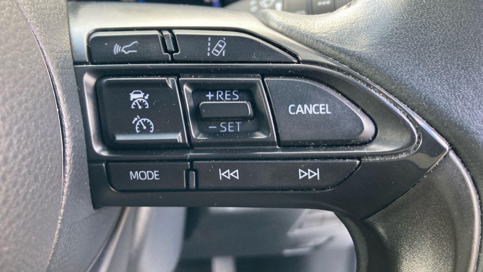Toyota Yaris Cross 1.5 Hybrid Design 5dr CVT Hybrid Estate - Image 31