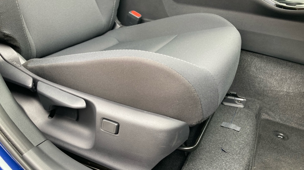 Toyota Prius 2.0 PHEV Design 5dr CVT Hatchback - Image 17