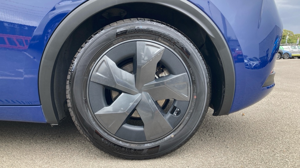 Toyota Prius 2.0 PHEV Design 5dr CVT Hatchback - Image 25