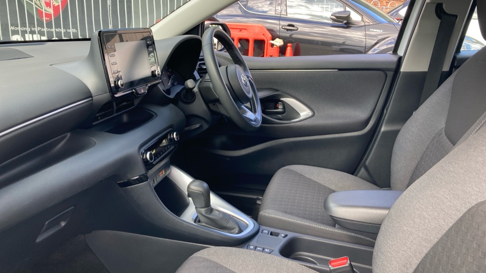 Toyota Yaris 1.5 Hybrid Icon 5dr CVT Hybrid Hatchback - Image 5
