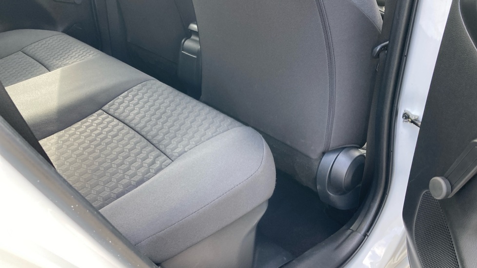 Toyota Yaris 1.5 Hybrid Icon 5dr CVT Hybrid Hatchback - Image 8