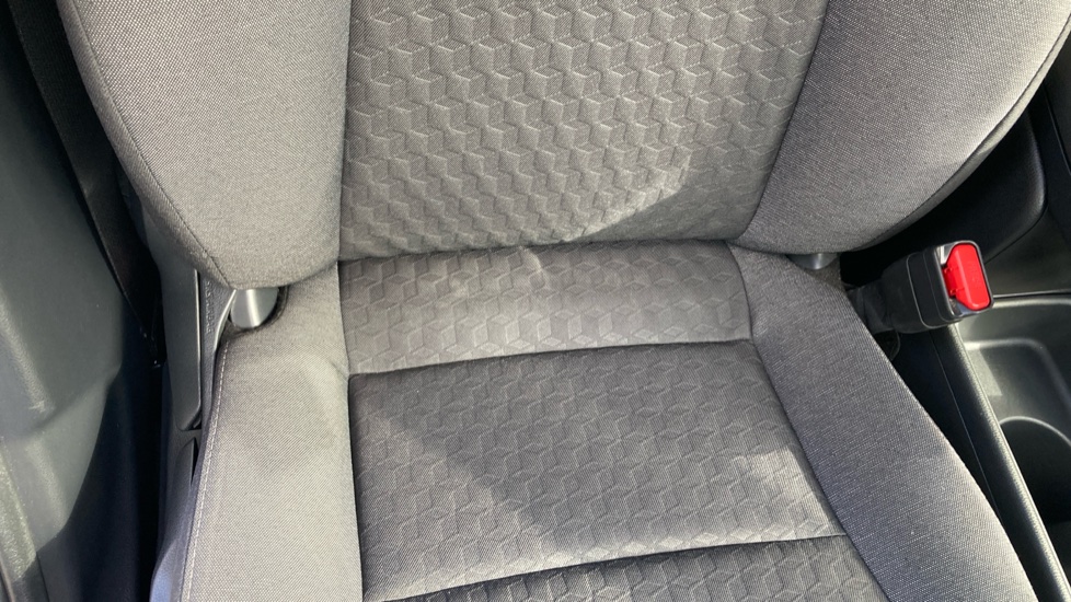 Toyota Yaris 1.5 Hybrid Icon 5dr CVT Hybrid Hatchback - Image 14