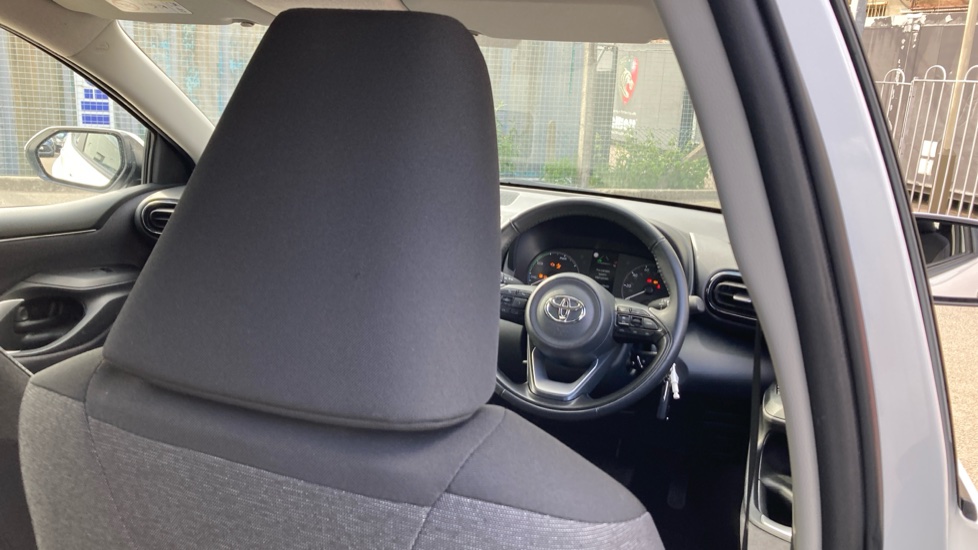 Toyota Yaris 1.5 Hybrid Icon 5dr CVT Hybrid Hatchback - Image 19