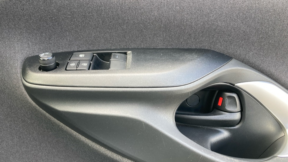 Toyota Yaris 1.5 Hybrid Icon 5dr CVT Hybrid Hatchback - Image 20