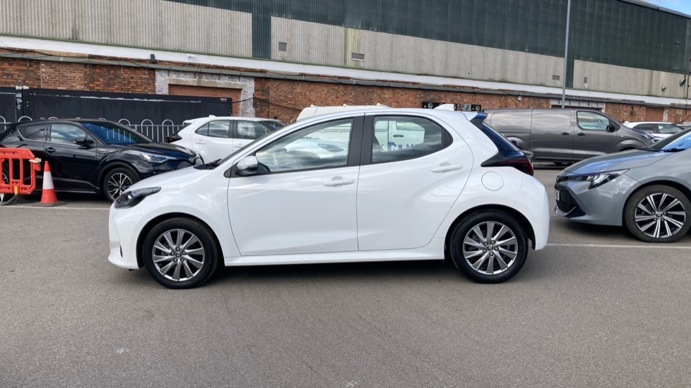 Toyota Yaris 1.5 Hybrid Icon 5dr CVT Hybrid Hatchback - Image 24