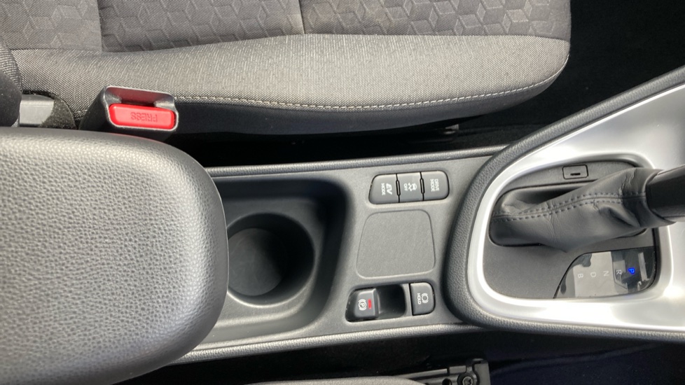 Toyota Yaris 1.5 Hybrid Icon 5dr CVT Hybrid Hatchback - Image 29
