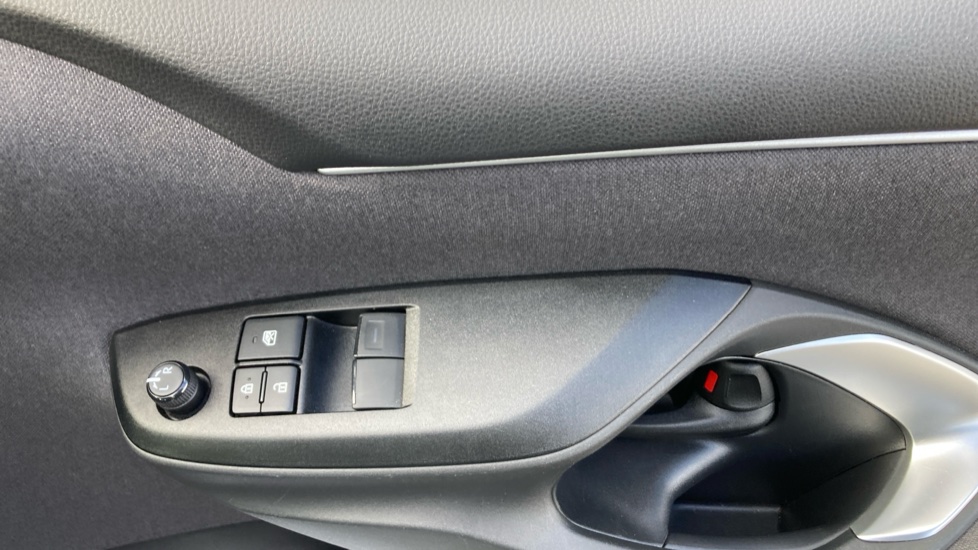 Toyota Yaris 1.5 Hybrid Icon 5dr CVT Hybrid Hatchback - Image 30