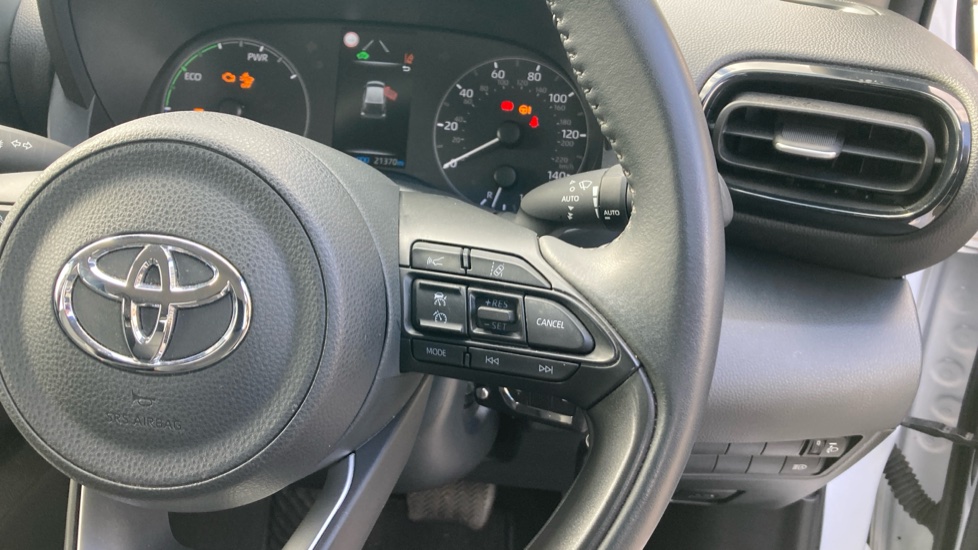 Toyota Yaris 1.5 Hybrid Icon 5dr CVT Hybrid Hatchback - Image 31