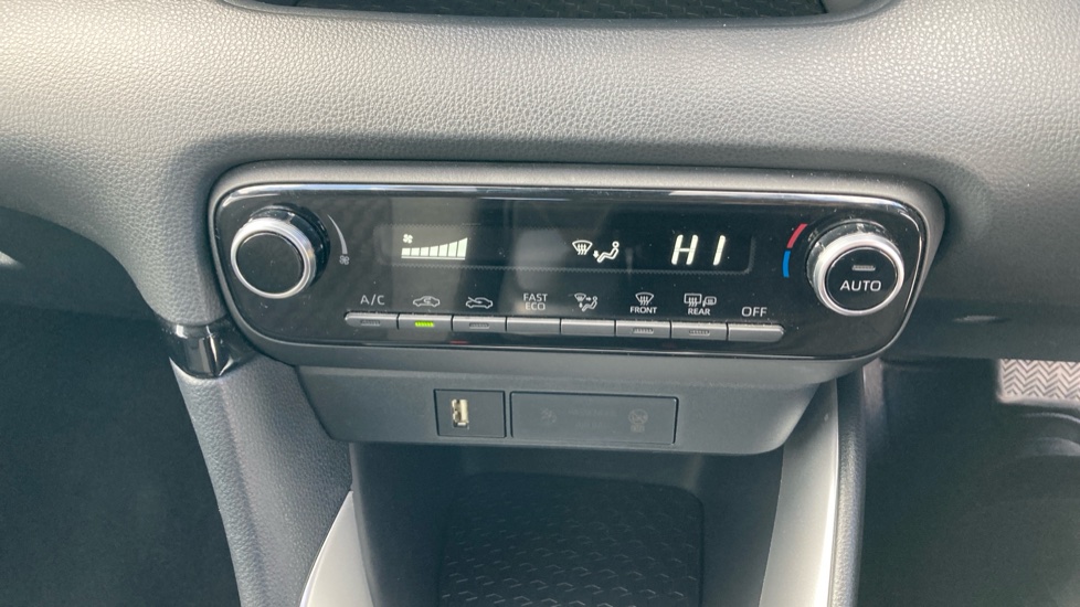 Toyota Yaris 1.5 Hybrid Icon 5dr CVT Hybrid Hatchback - Image 35