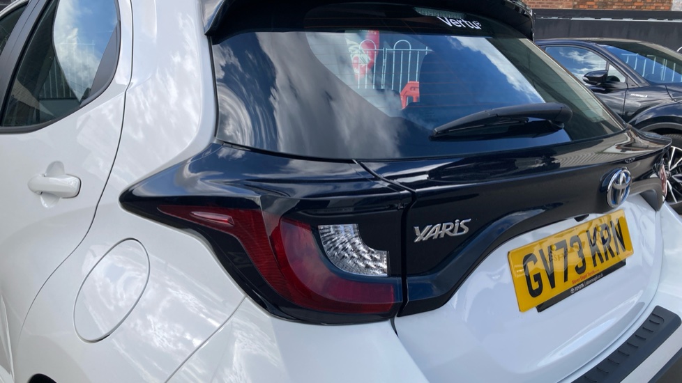 Toyota Yaris 1.5 Hybrid Icon 5dr CVT Hybrid Hatchback - Image 39