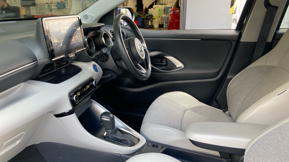 Toyota Yaris 1.5 Hybrid Excel 5dr CVT Hybrid Hatchback - Image 5