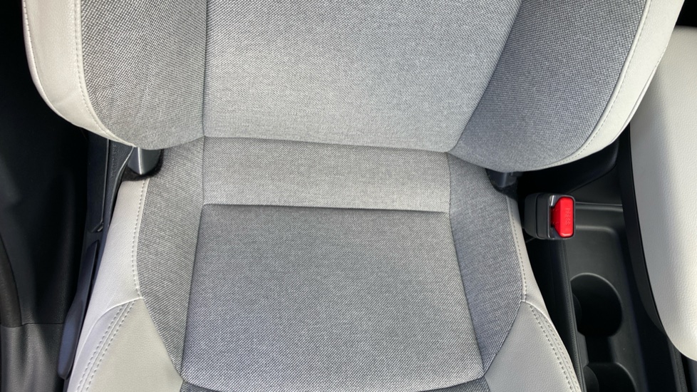 Toyota Yaris 1.5 Hybrid Excel 5dr CVT Hybrid Hatchback - Image 14