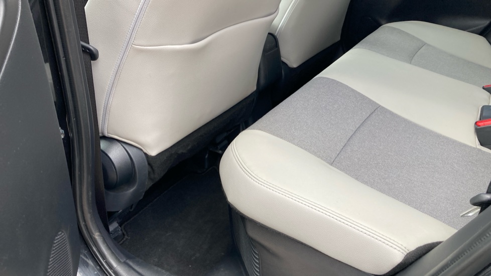Toyota Yaris 1.5 Hybrid Excel 5dr CVT Hybrid Hatchback - Image 15