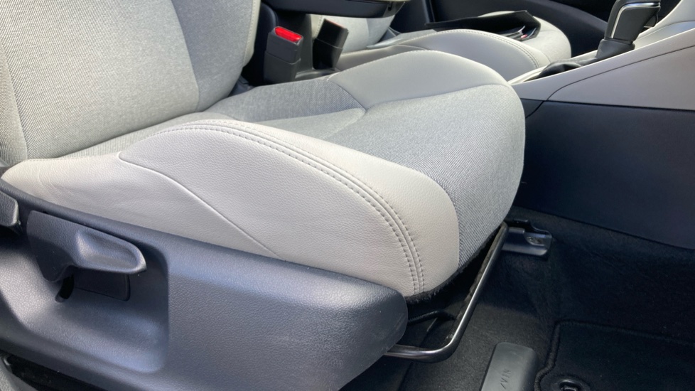 Toyota Yaris 1.5 Hybrid Excel 5dr CVT Hybrid Hatchback - Image 17