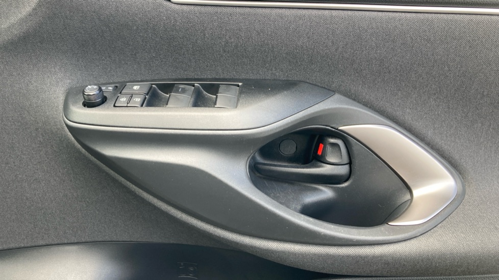 Toyota Yaris 1.5 Hybrid Excel 5dr CVT Hybrid Hatchback - Image 20