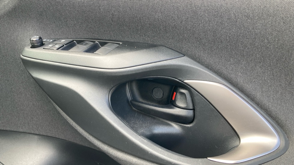Toyota Yaris 1.5 Hybrid Excel 5dr CVT Hybrid Hatchback - Image 30
