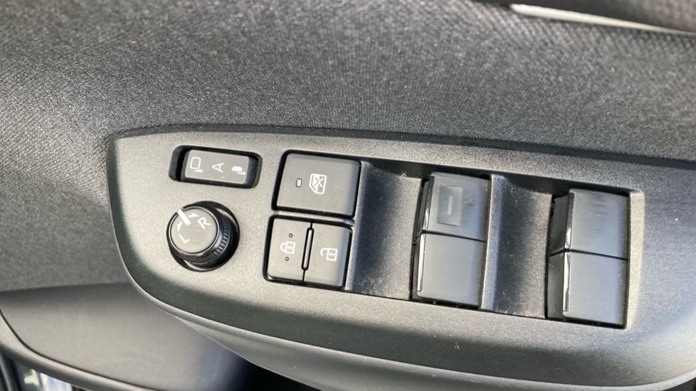 Toyota Yaris 1.5 Hybrid Excel 5dr CVT Hybrid Hatchback - Image 32