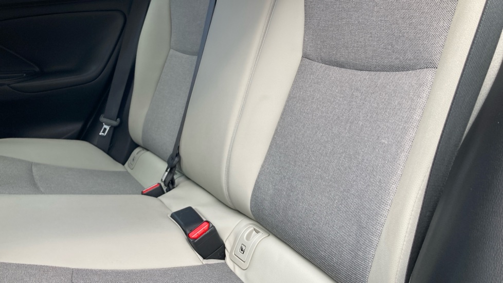 Toyota Yaris 1.5 Hybrid Excel 5dr CVT Hybrid Hatchback - Image 40