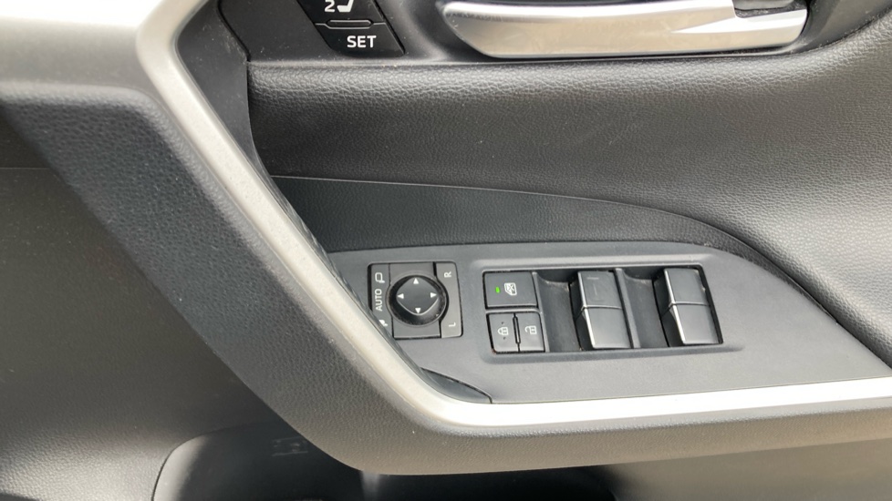 Toyota RAV4 2.5 VVT-i Hybrid Excel 5dr CVT 2WD Hybrid Estate - Image 32
