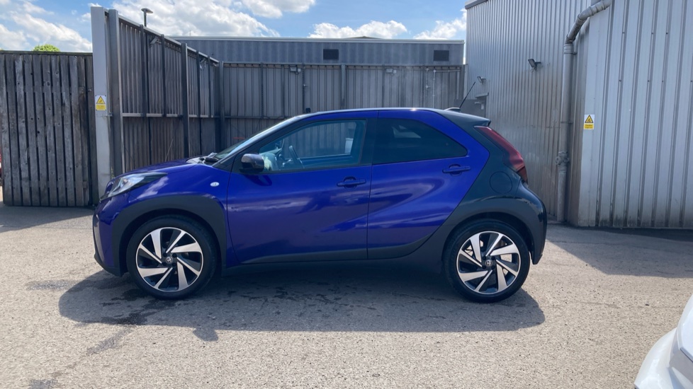 Toyota Aygo X 1.0 VVT-i Edge 5dr Petrol Hatchback - Image 24
