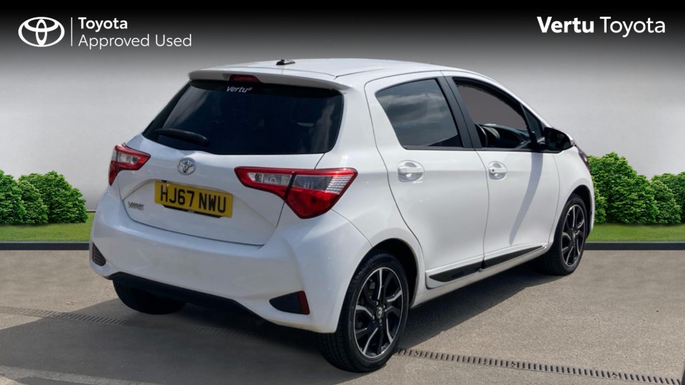 Toyota Yaris 1.5 VVT-i Design 5dr Petrol Hatchback - Image 2