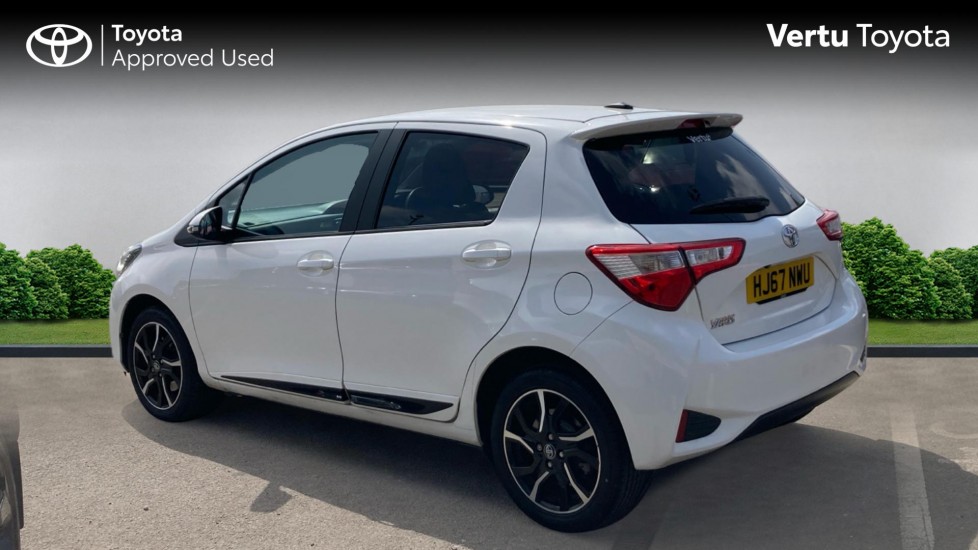 Toyota Yaris 1.5 VVT-i Design 5dr Petrol Hatchback - Image 4