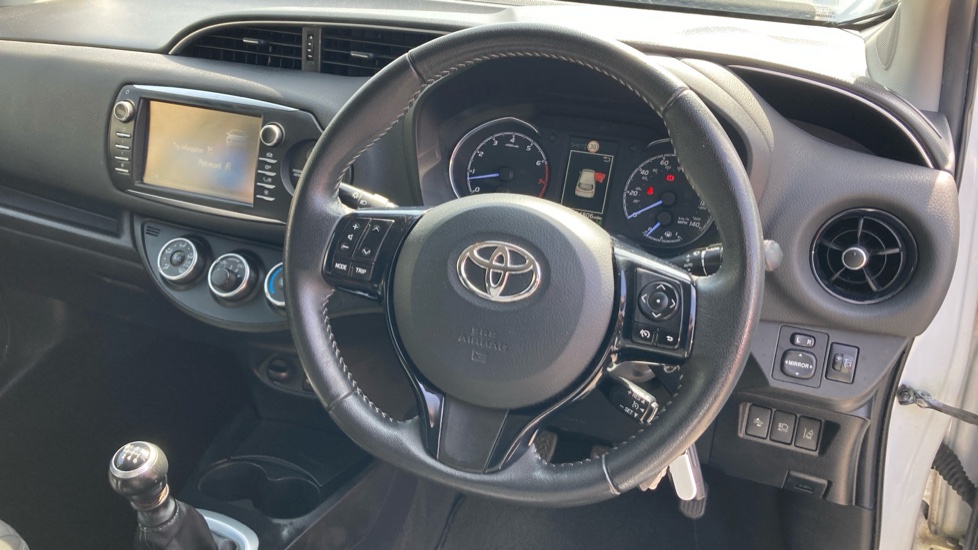 Toyota Yaris 1.5 VVT-i Design 5dr Petrol Hatchback - Image 7