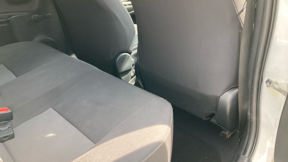 Toyota Yaris 1.5 VVT-i Design 5dr Petrol Hatchback - Image 8